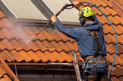 Démoussage et hydrofuge de toiture à Simeyrols